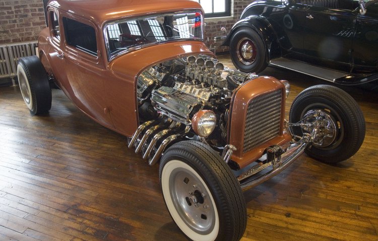 1932 Ford 5-Window Coupe - Avenger